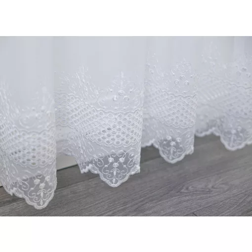 H3/6971 01 - fehér, hímzett voile, klasszikus mintával, max. 275 cm magas