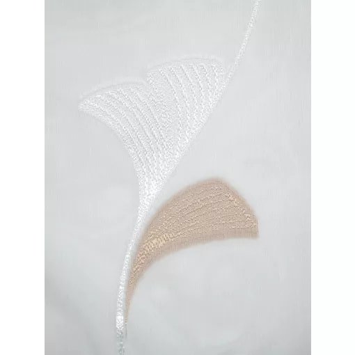  Dolly - fehér voile, bézs indamintával, max. 175 cm magas