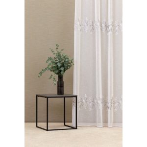   Szinva - fehér, hímzett szablé, ezüst és fehér színű levélmintával, max 275 cm magas