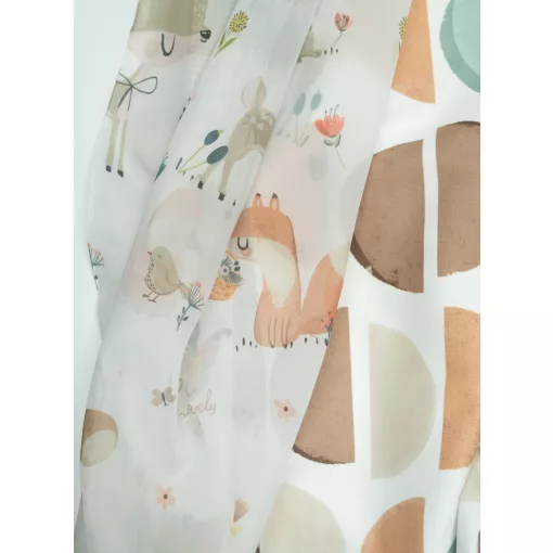  Woody - fehér voile, erdei állatos mintával, max. 290 cm magas