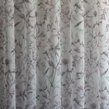  Zenna - fehér voile, lila virágmintával, max. 285 cm magas